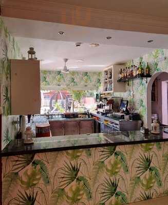 Itaca Hotel Pool-bar.