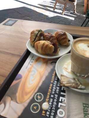 Manolo Bakes Quevedo