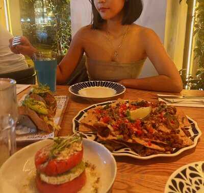 Flax & Kale Trafalgar