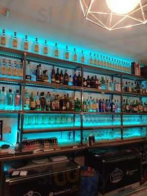 Makau Bar Bermejales