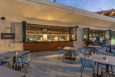 Champs Sports Bar - La Plaza