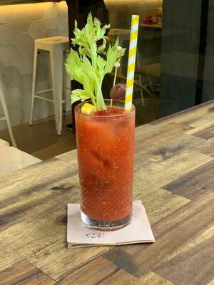 Hola Bar Brunch & Cocktails