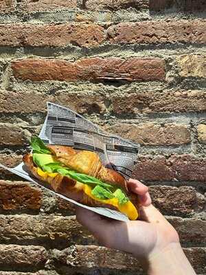 Hola Bar Brunch & Cocktails