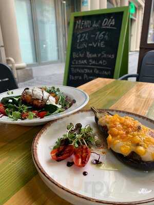 Hola Bar Brunch & Cocktails