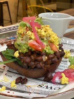 Hola Bar Brunch & Cocktails