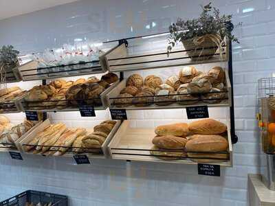 Tres Hileras Bakery
