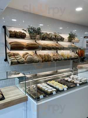 Tres Hileras Bakery
