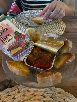 Ultramarinos La Chata