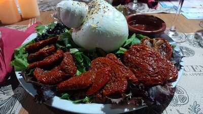 Los Clandestinos Pzzeria Italana