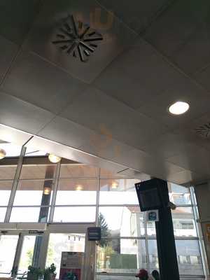 Bar Cafeteria Moment