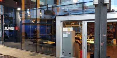 Bar Cafeteria Moment