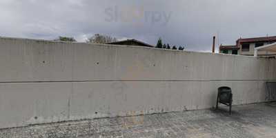 Bar Cafeteria Moment