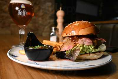 Morrissey's Irish Pub