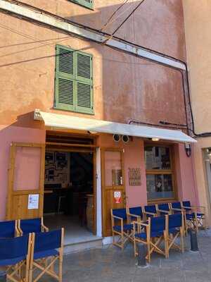 Tap Room By Grahame Pearce