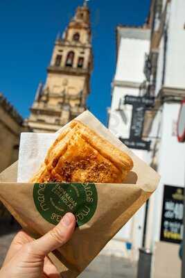 Manolas - Empanadas Cordobesas