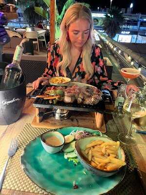 Qomo Bar Restaurant Cocktails - Photo 7