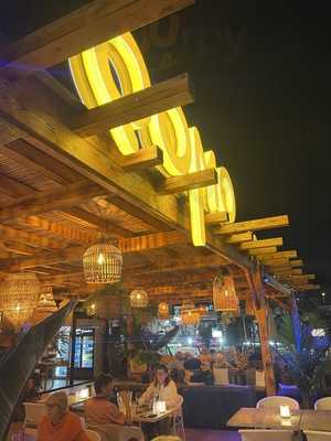 Qomo Bar Restaurant Cocktails