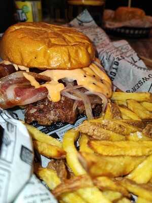 Ciro's Burger