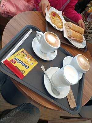 Vivari - Coffee & Bakery