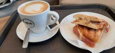 Vivari - Coffee & Bakery