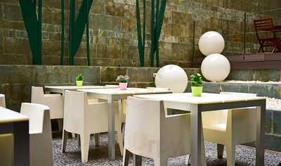 Lorenzo Restaurant & Bar