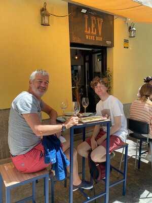 Lev - La Escalera Del Vino