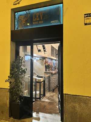 Lev - La Escalera Del Vino