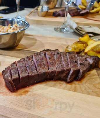 Barbaros Smokehouse Bbq