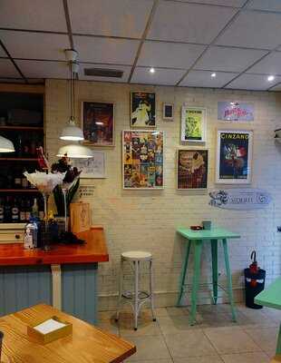 Café Vermutería Entre Latas