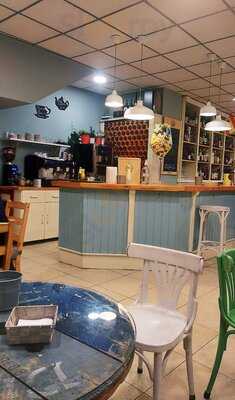 Café Vermutería Entre Latas