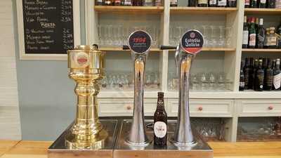 Café Vermutería Entre Latas