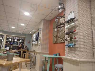 Café Vermutería Entre Latas