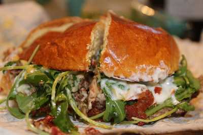 The Surfer's Burger Somo