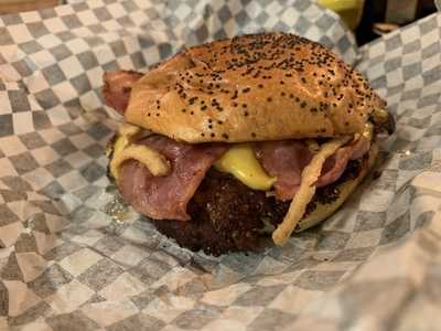 The Surfer's Burger Somo