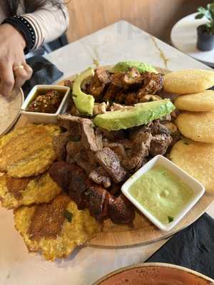 Pistazi Gastrolounge