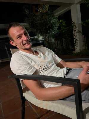 Ikon Sports & Lounge