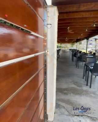 Les Ones Restaurant