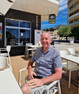 Cafetería-churrería La Costa.