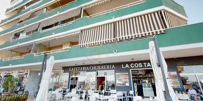 Cafetería-churrería La Costa.