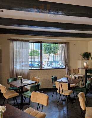 Confusion Bar-restaurant.