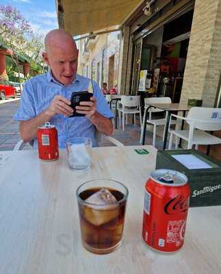 Snack-bar Cafetería Hermanos Flórez.