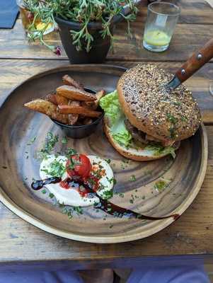 Heavenshouse Burgers And More