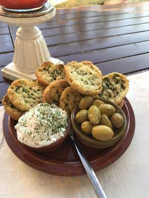 Il Castello Restaurant & Lounge Bar