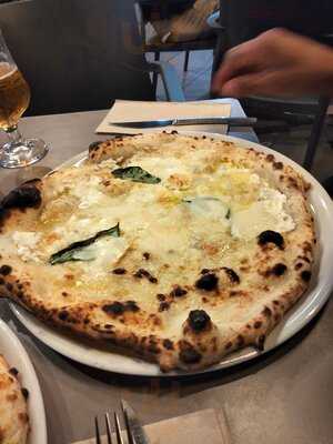 Pizzeria Madrelievito