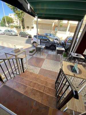 La Guapa Spritz Wine Bar