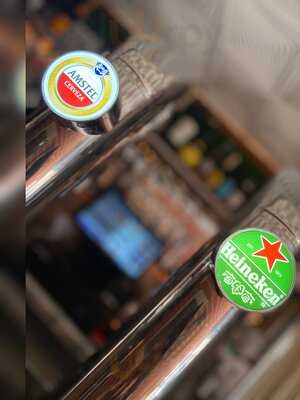 La Guapa Spritz Wine Bar