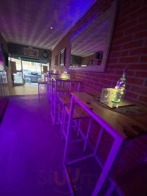 La Guapa Spritz Wine Bar