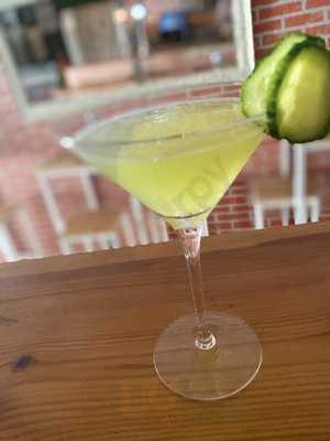 La Guapa Spritz Wine Bar