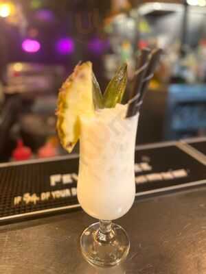 Velaris Bar-cocktail