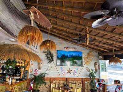 Waikiki Pokés & Cocktails